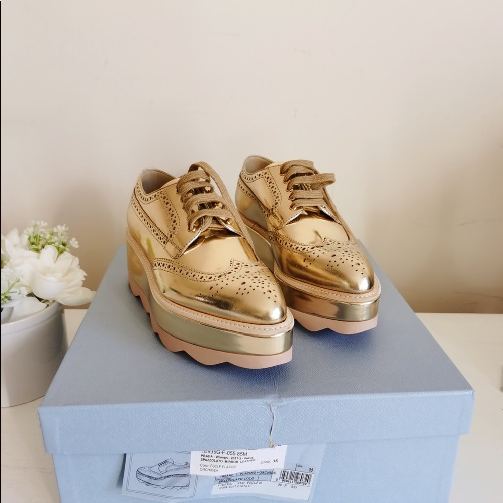 Prada spazzolato mirror leather sneaker size35